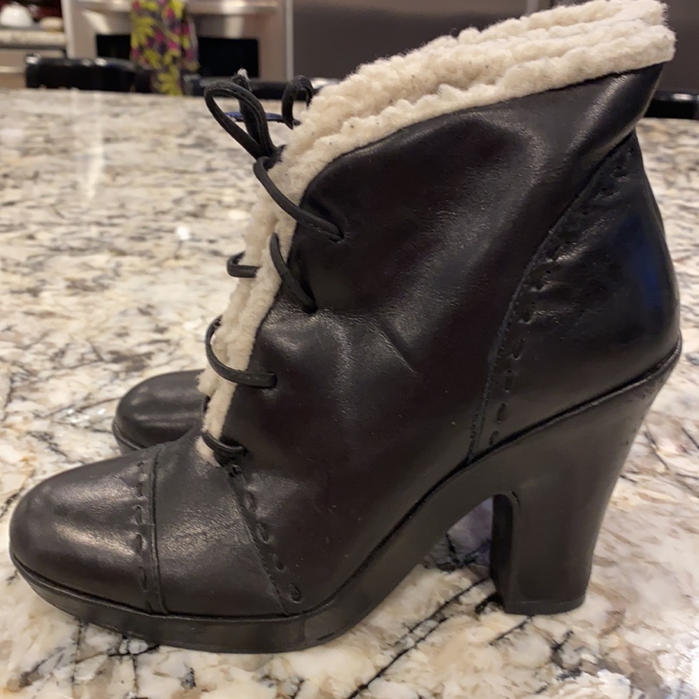 Aerosols Women’s ankle body with Sherpa lining